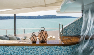 cascata-per-piscina-yacht-columbus.jpg