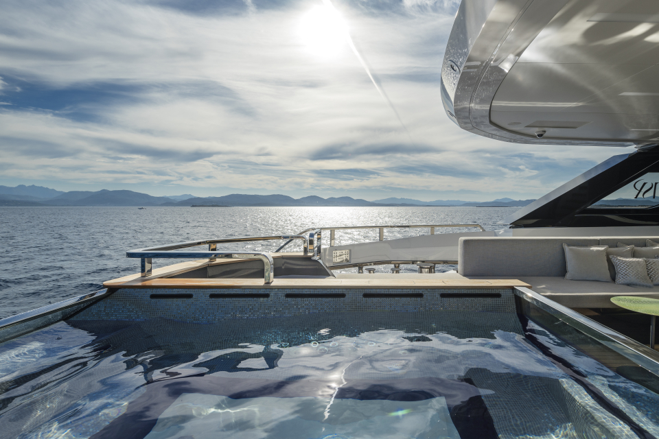 piscina su yacht