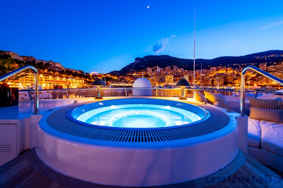sistema di illuminazione della piscina su yacht
